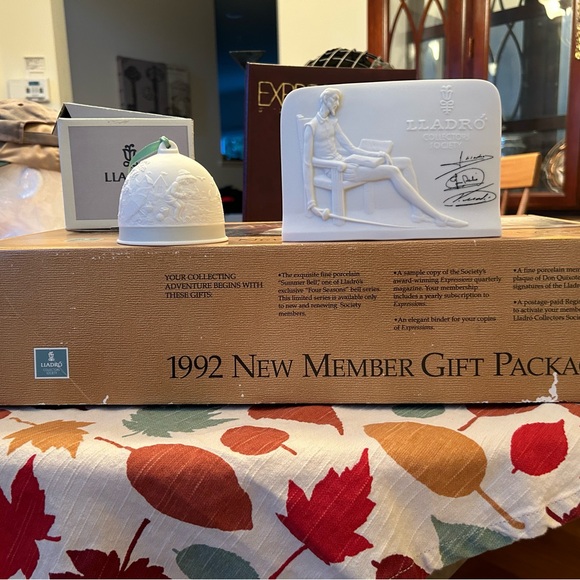 Signed ‘92 Lladro Collectors Gift w/ Summer Bell & Don Quixote plaque Excellent! - Picture 4 of 10